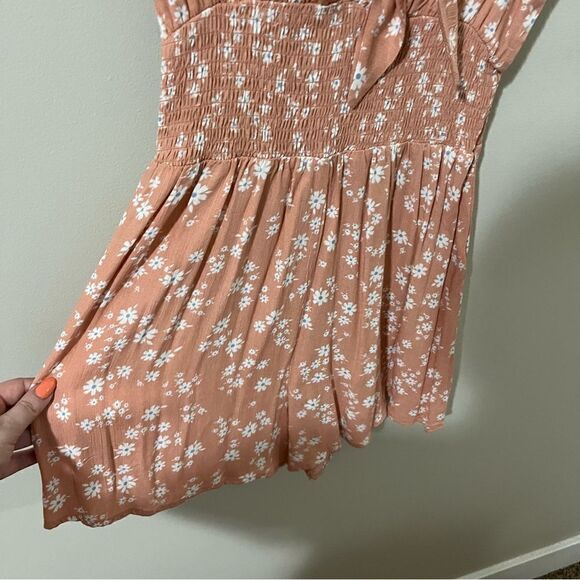 Love Tree Floral Smocked Romper - Picture 9 of 12